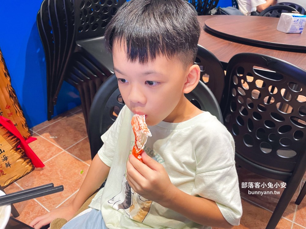 新北【漁山自家漁船平價海鮮】谷歌4.9顆星的評價很高的海鮮餐廳