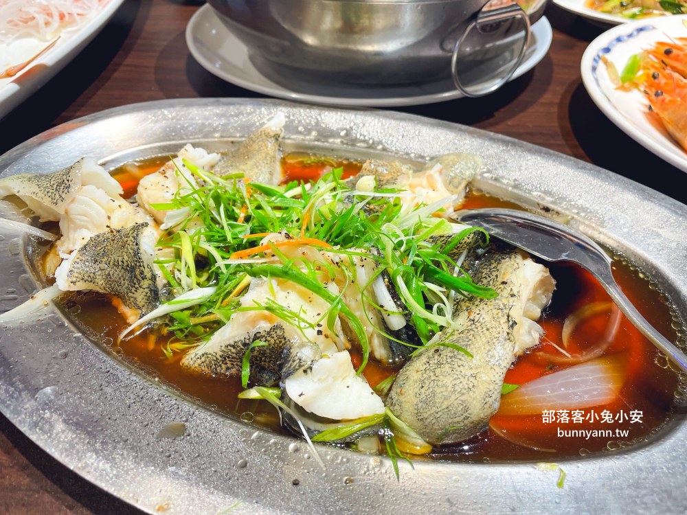 新北【漁山自家漁船平價海鮮】谷歌4.9顆星的評價很高的海鮮餐廳