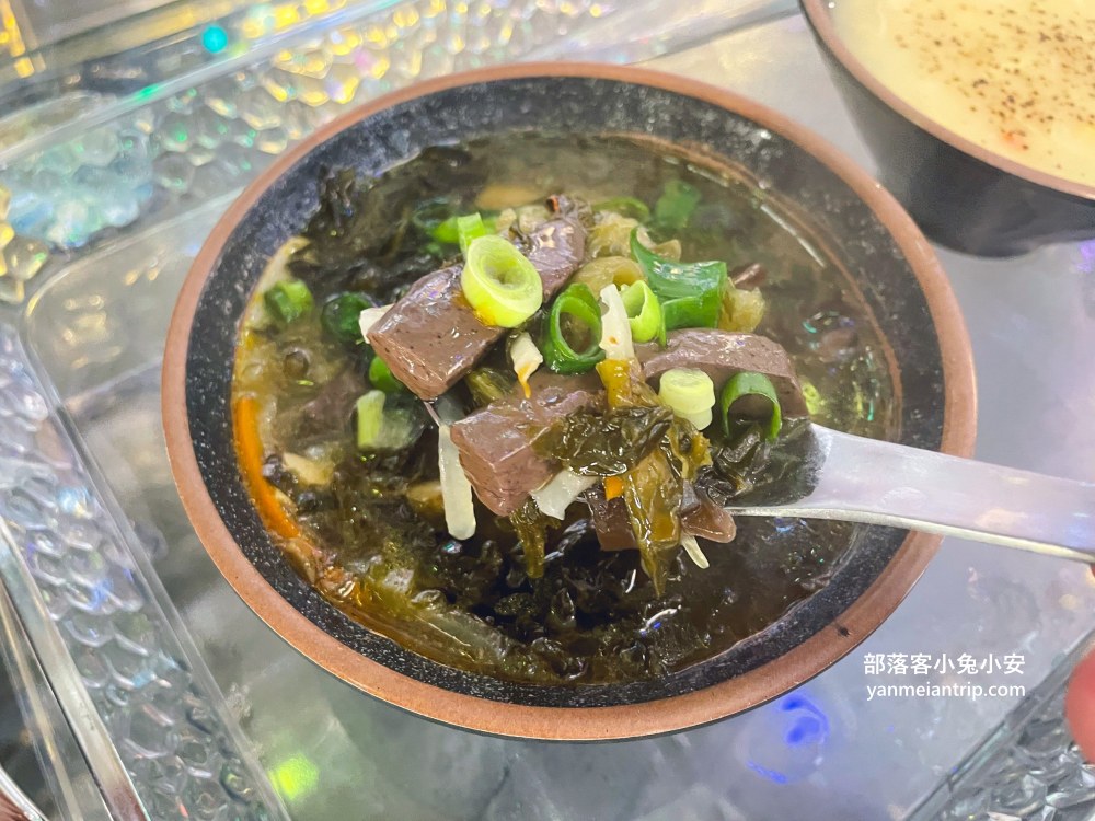 台南【萬霧小籠湯包】平價版鼎泰豐湯包，二樓場景根本迷你版teamLab