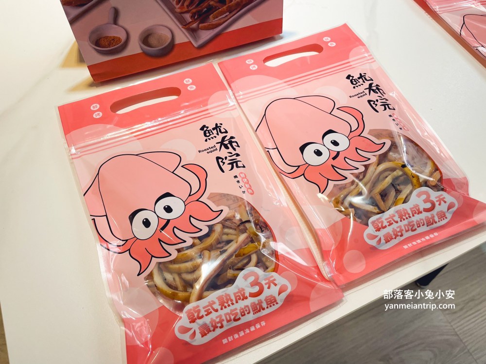 迪化街排隊美食「魷布院鮮烤魷魚」，遠遠就聞到烤魷魚的香氣