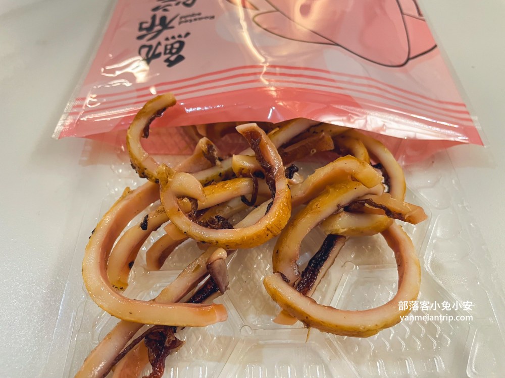 迪化街排隊美食「魷布院鮮烤魷魚」，遠遠就聞到烤魷魚的香氣