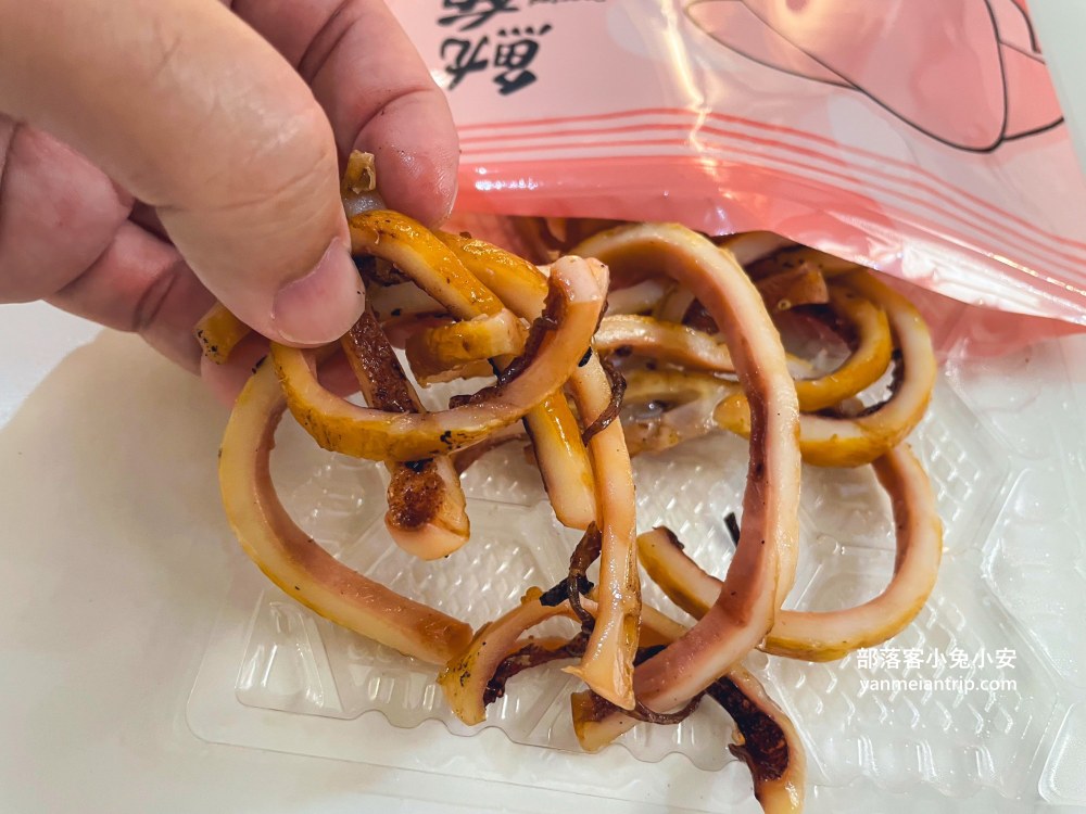 迪化街排隊美食「魷布院鮮烤魷魚」，遠遠就聞到烤魷魚的香氣