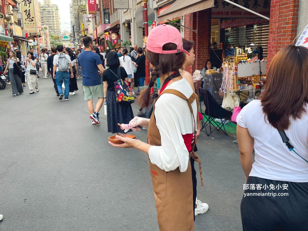 迪化街排隊美食「魷布院鮮烤魷魚」，遠遠就聞到烤魷魚的香氣