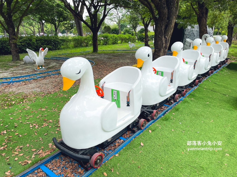 雲林【古坑綠色隧道】24小時開放的自行車道，市集、小吃、樂園每樣都好玩!