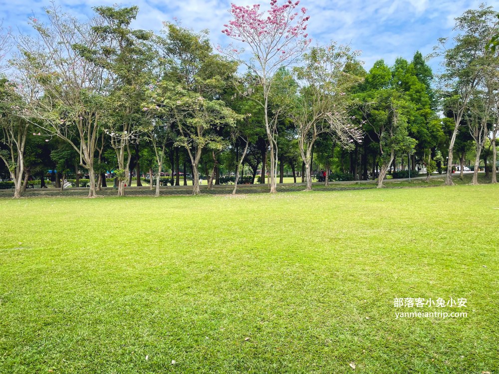 雲林【古坑綠色隧道】24小時開放的自行車道，市集、小吃、樂園每樣都好玩!