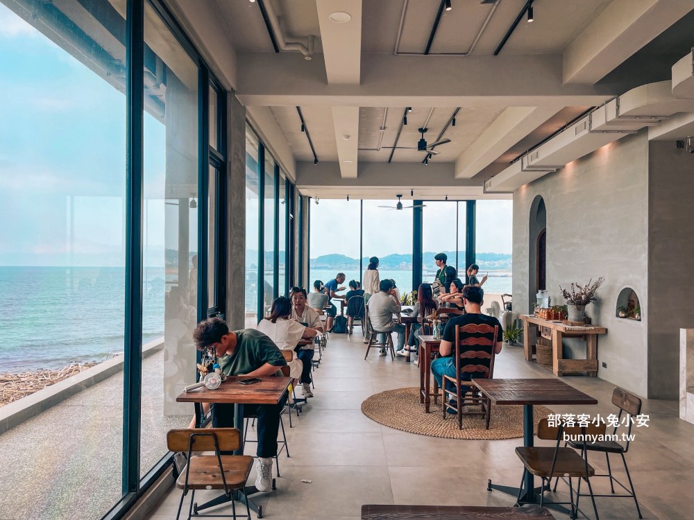 金山【Little Ripple 小日波】250元低消的咖啡店，咖啡、海景與環境每樣都好棒