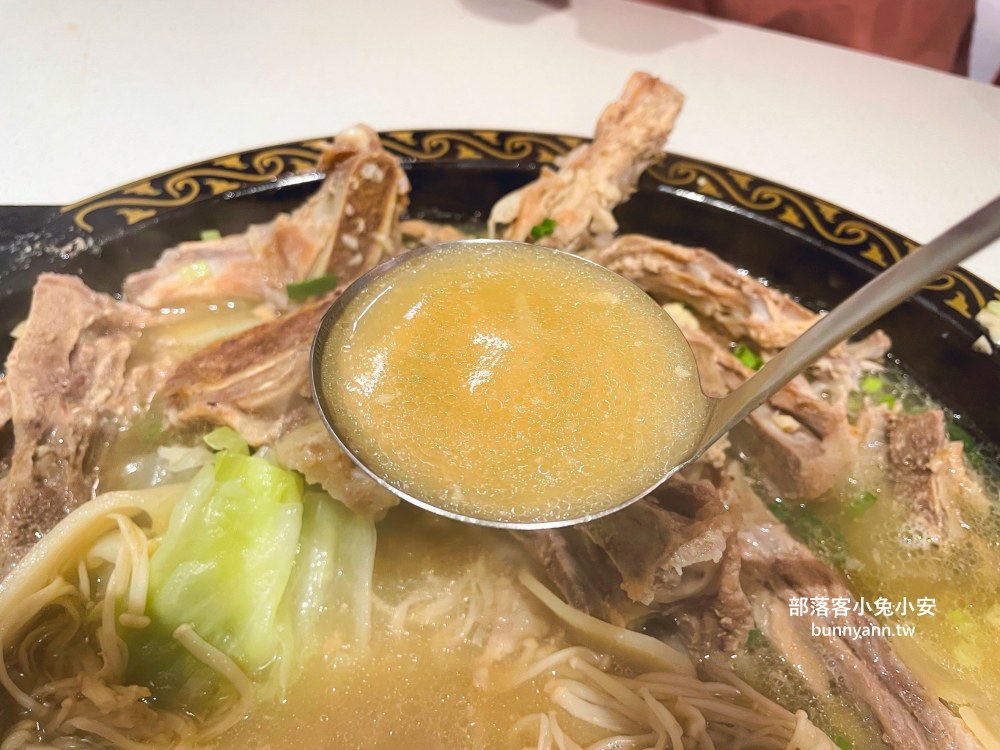 林口【謀魚蝦也蠔】營業到凌晨兩點的餐酒館，生蠔、火鍋和麻辣魚每樣都好吃