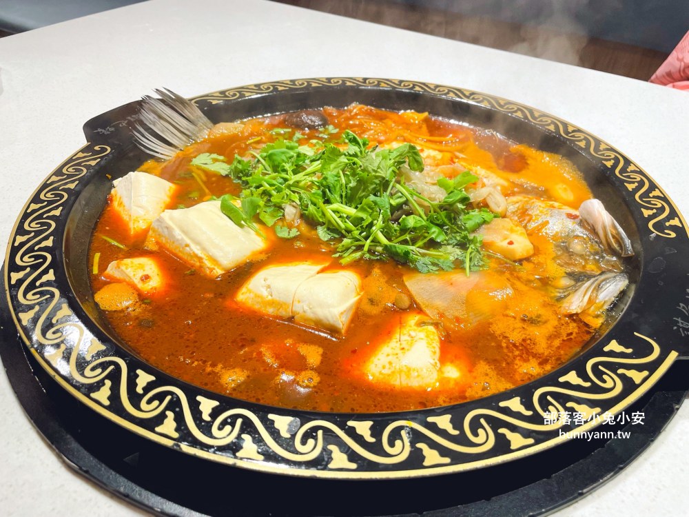 林口【謀魚蝦也蠔】營業到凌晨兩點的餐酒館，生蠔、火鍋和麻辣魚每樣都好吃