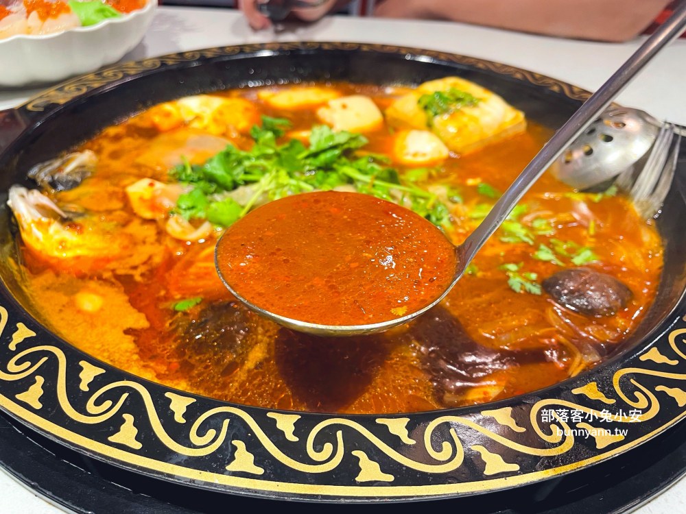 林口【謀魚蝦也蠔】營業到凌晨兩點的餐酒館，生蠔、火鍋和麻辣魚每樣都好吃