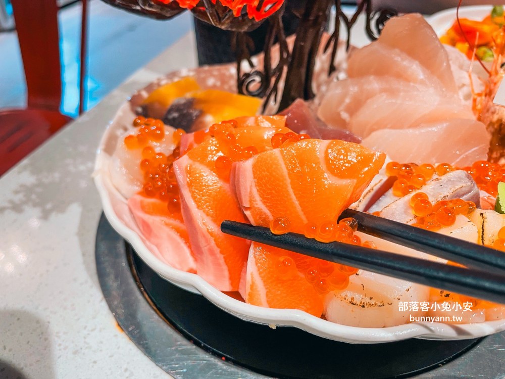 林口【謀魚蝦也蠔】營業到凌晨兩點的餐酒館，生蠔、火鍋和麻辣魚每樣都好吃
