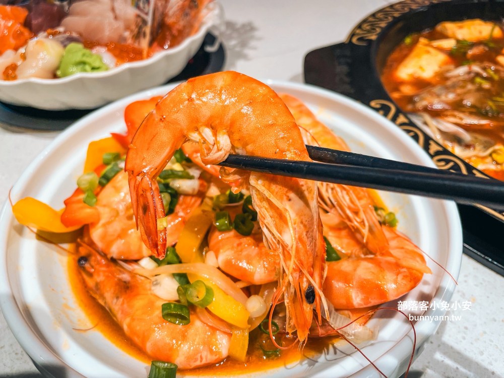 林口【謀魚蝦也蠔】營業到凌晨兩點的餐酒館，生蠔、火鍋和麻辣魚每樣都好吃