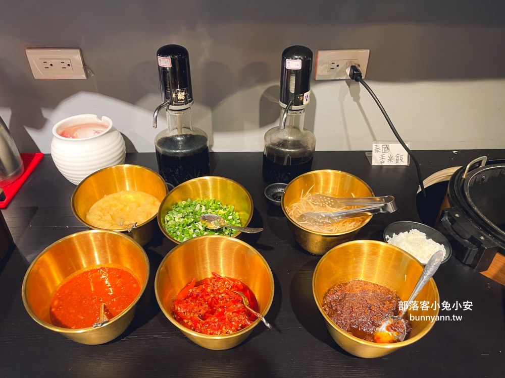 林口【謀魚蝦也蠔】營業到凌晨兩點的餐酒館，生蠔、火鍋和麻辣魚每樣都好吃
