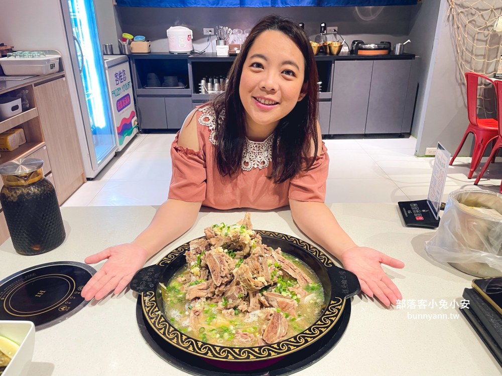 林口【謀魚蝦也蠔】營業到凌晨兩點的餐酒館，生蠔、火鍋和麻辣魚每樣都好吃