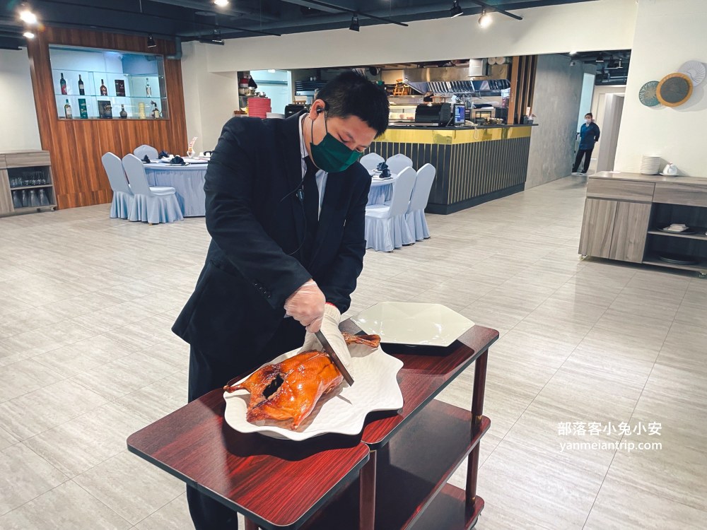台北中山區美食「長春亰華海鮮餐廳」烤鴨老字號名店，合菜料理也很頂級