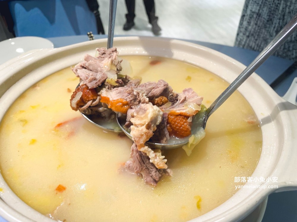 台北中山區美食「長春亰華海鮮餐廳」烤鴨老字號名店，合菜料理也很頂級