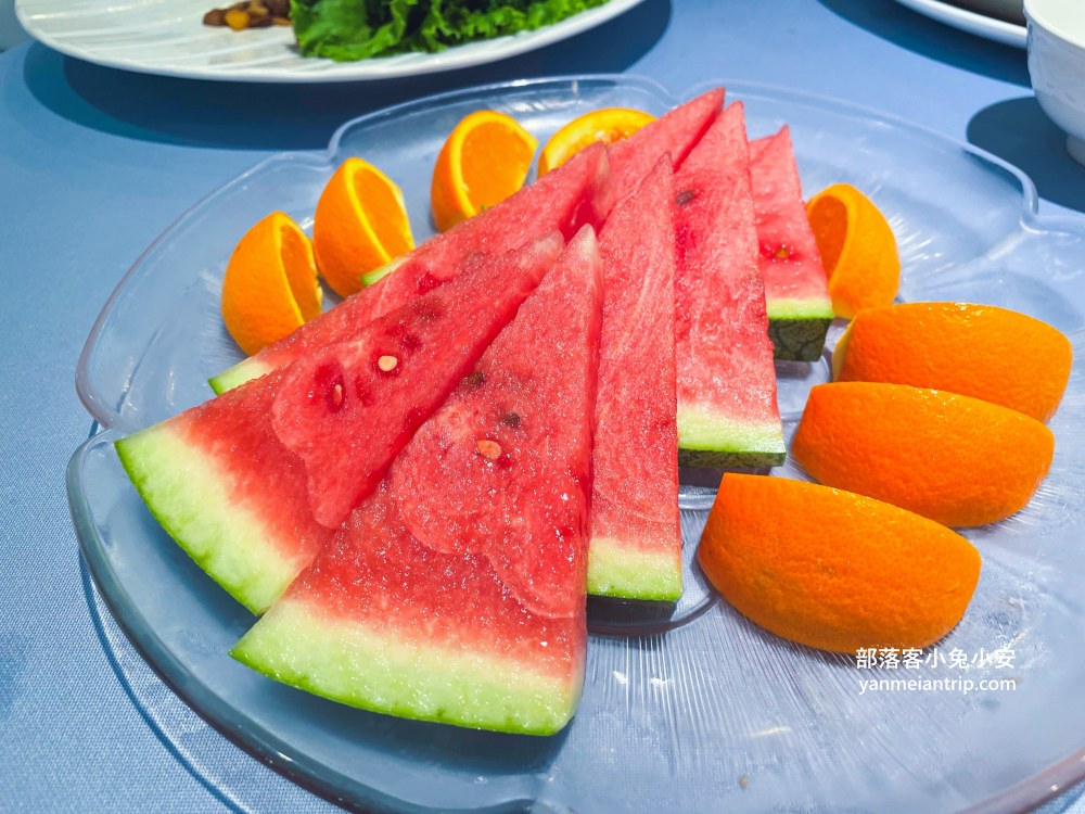 台北中山區美食「長春亰華海鮮餐廳」烤鴨老字號名店，合菜料理也很頂級