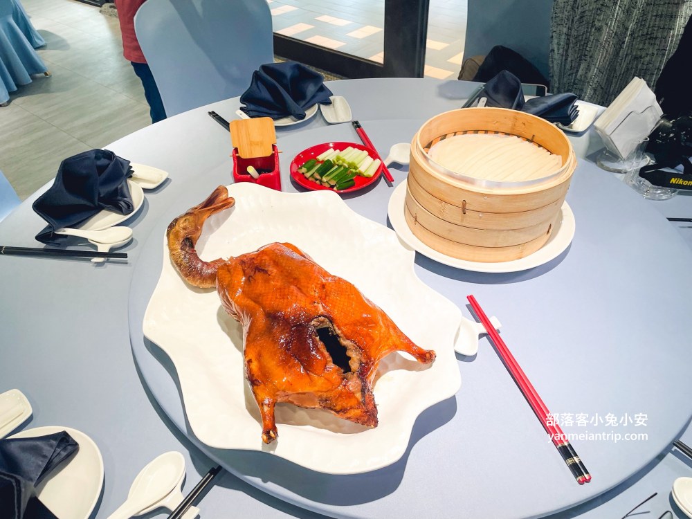 台北中山區美食「長春亰華海鮮餐廳」烤鴨老字號名店，合菜料理也很頂級