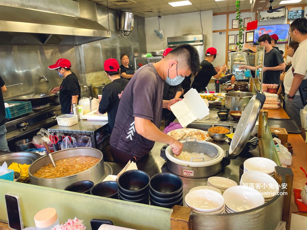 嘉義【阿宏師火雞肉飯】谷歌4.1顆星的評價很高的小吃店！