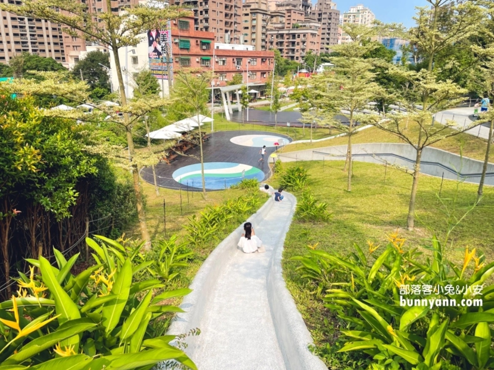 桃園「大有梯田生態公園」戶外超大磨石子溜滑梯，絕對是帶小孩放電的好地方