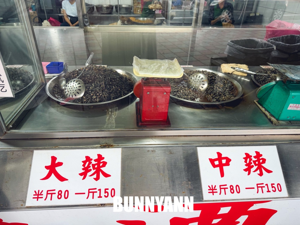 石門【俞家肉粽】24小時營業肉粽店，小肉粽、燒酒螺和蛋黃粽每樣都好吃！