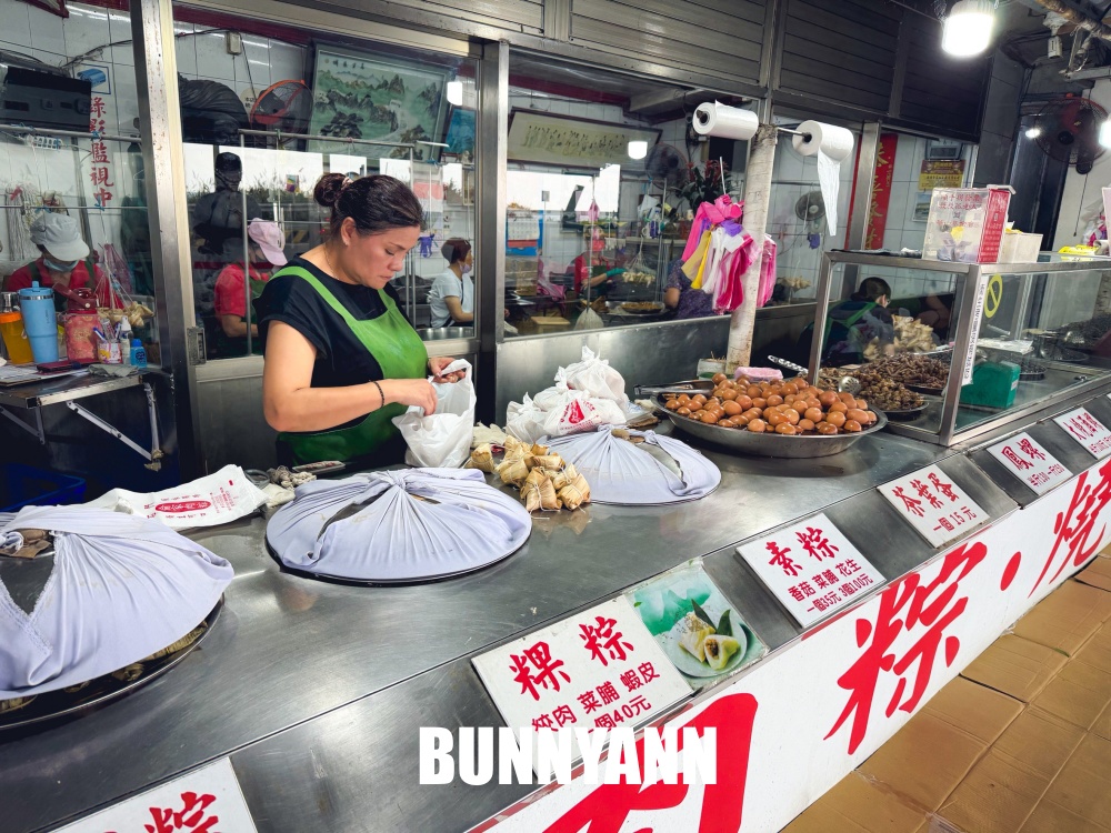 石門【俞家肉粽】24小時營業肉粽店，小肉粽、燒酒螺和蛋黃粽每樣都好吃！