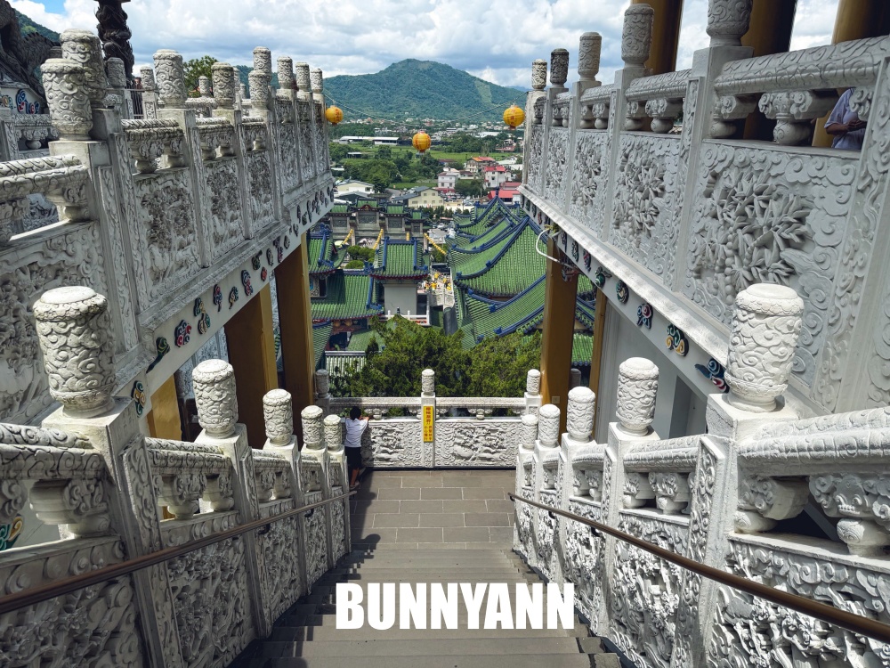 地點在山邊，卻是青瓦廟宇園區，繞一圈一小時很舒心，提供茶水也是招牌