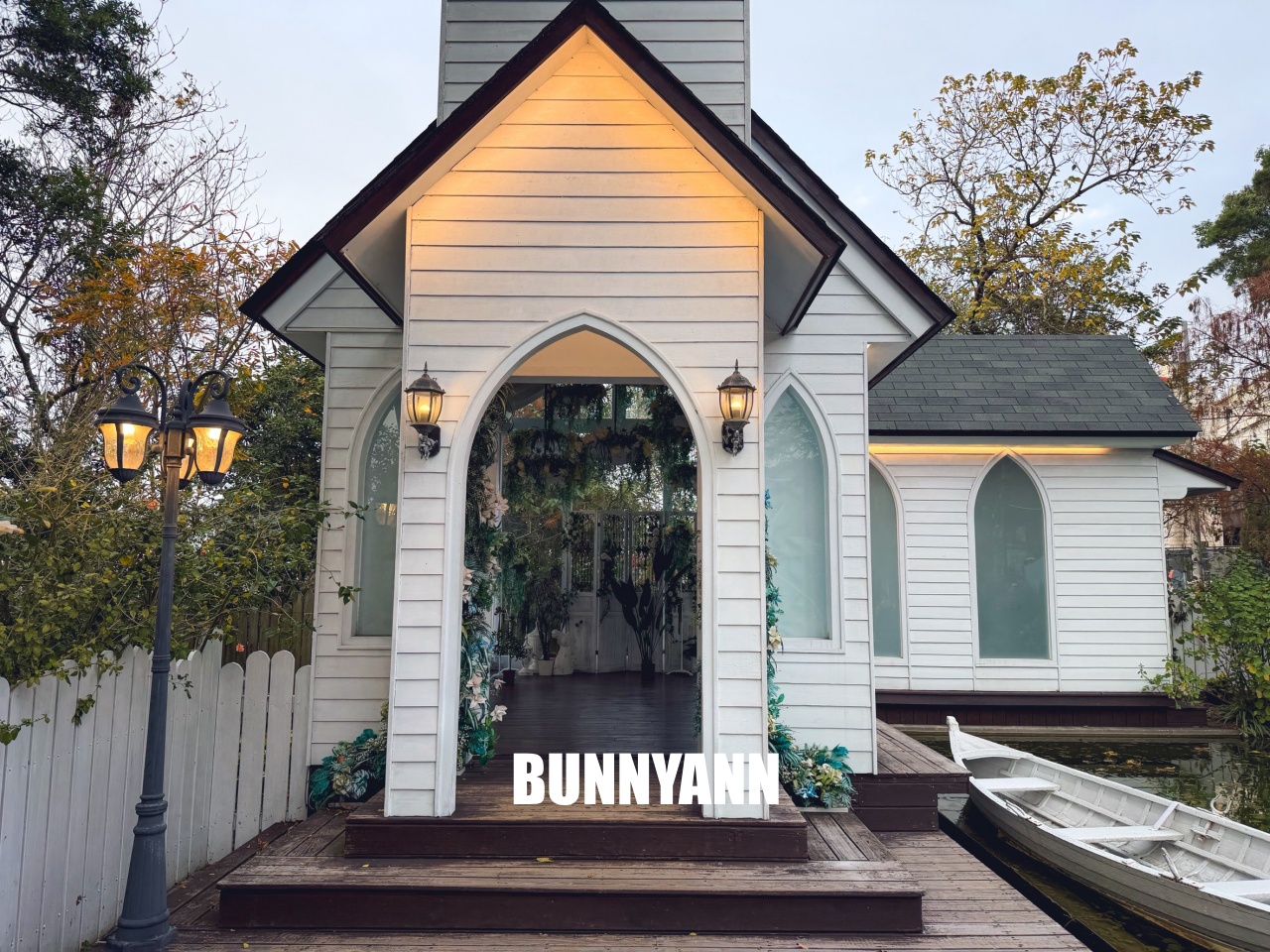 苗栗【愛麗絲的天空攝影基地】美拍繽紛糖果屋、城堡和日式街等豐富元素。