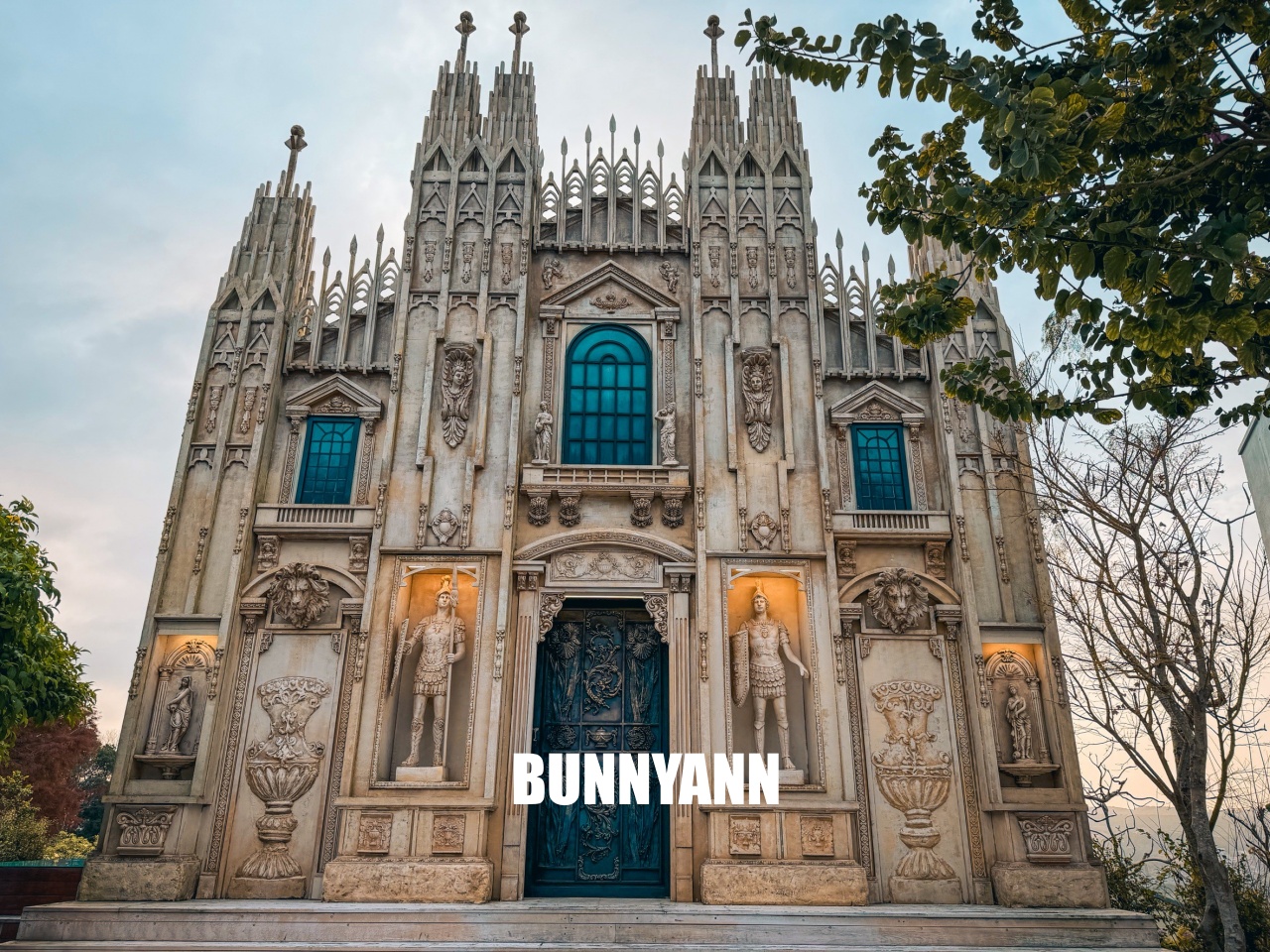 苗栗【愛麗絲的天空攝影基地】美拍繽紛糖果屋、城堡和日式街等豐富元素。