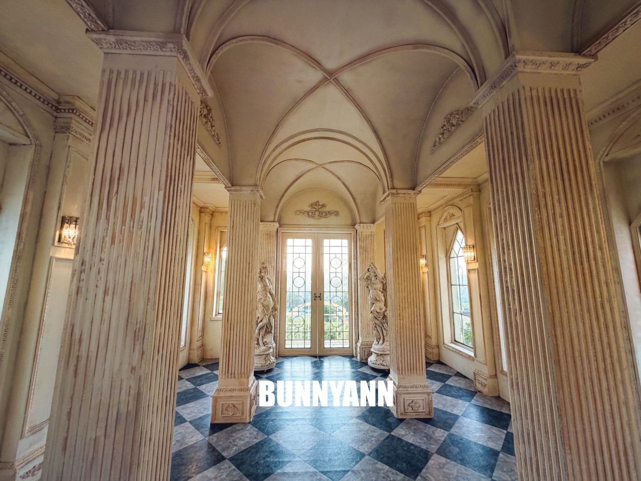 苗栗【愛麗絲的天空攝影基地】美拍繽紛糖果屋、城堡和日式街等豐富元素。