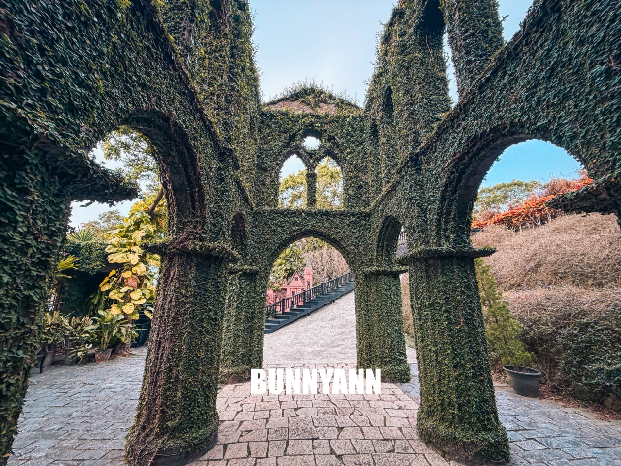 苗栗【愛麗絲的天空攝影基地】美拍繽紛糖果屋、城堡和日式街等豐富元素。