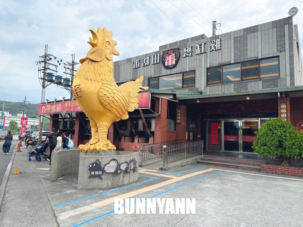地點在交流道口，是桶仔雞店家，點個三菜一雞就夠吃，豆腐也好吃