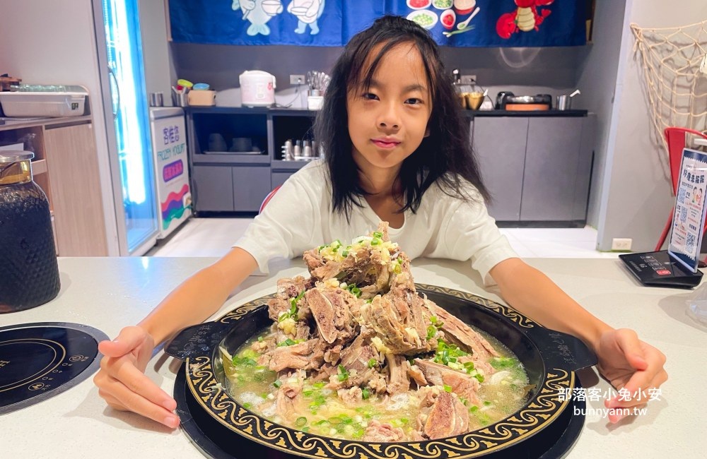 林口【謀魚蝦也蠔】營業到凌晨兩點的餐酒館，生蠔、火鍋和麻辣魚每樣都好吃