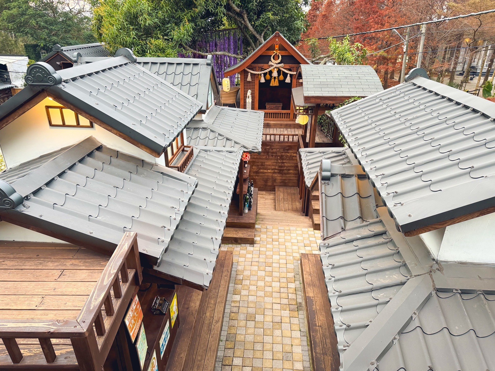 苗栗【愛麗絲的天空攝影基地】美拍繽紛糖果屋、城堡和日式街等豐富元素。