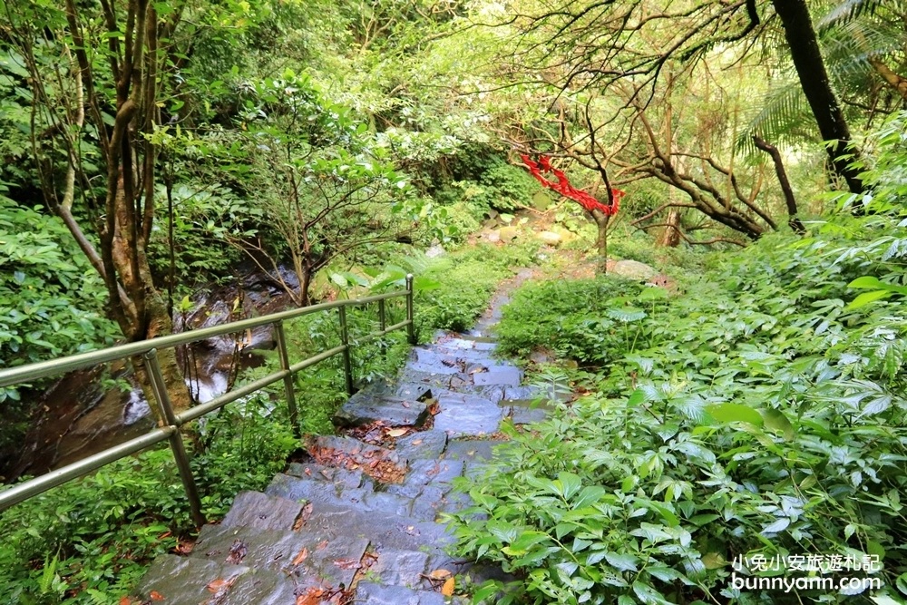汐止【秀峰瀑布】來回三十分鐘入門級瀑布步道，大尖山自然景點 @小兔小安*旅遊札記