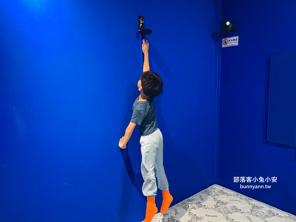 蘇澳【宜蘭免睡殿】全身運動的室內景點，枕頭大戰、模仿王和跳彈簧床每樣都好玩