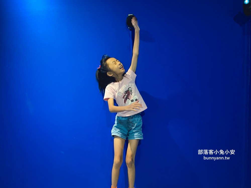 蘇澳【宜蘭免睡殿】全身運動的室內景點，枕頭大戰、模仿王和跳彈簧床每樣都好玩