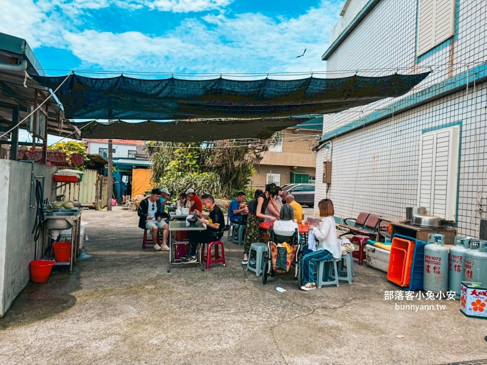 馬崗漁港【嗨九蒸鮮小吃】等候時間20分鐘的小吃店，現抓龍蝦和鮑魚都好吃