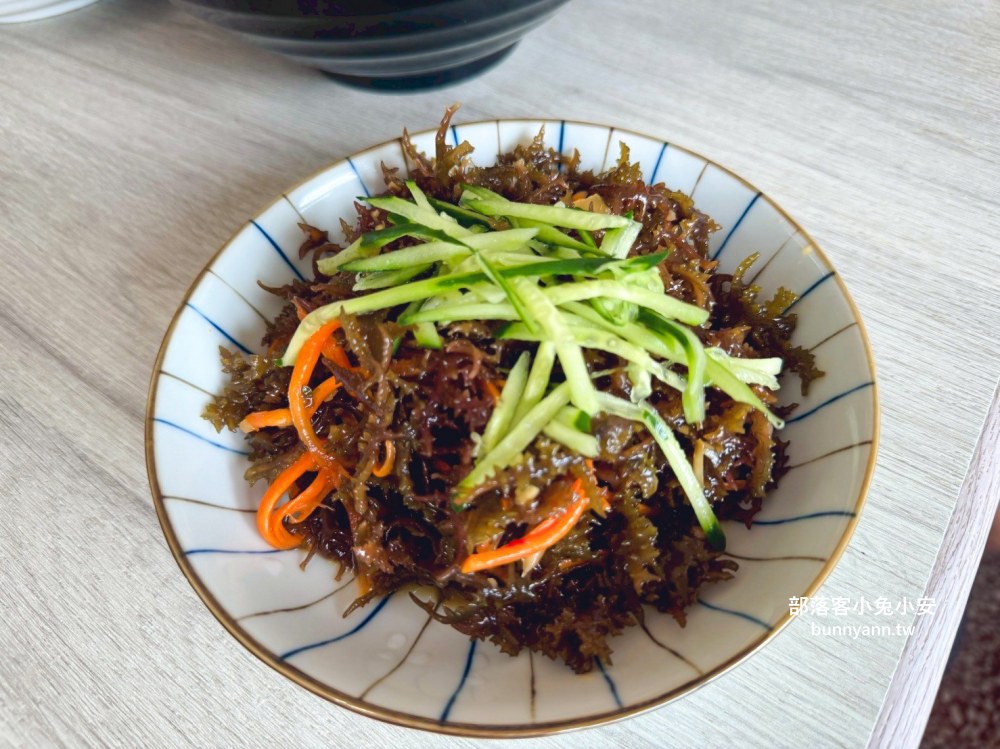 馬崗漁港【嗨九蒸鮮小吃】等候時間20分鐘的小吃店，現抓龍蝦和鮑魚都好吃