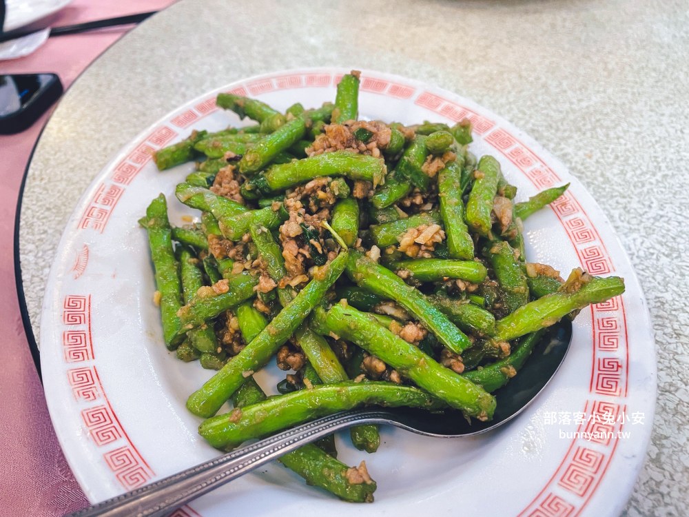 台北【天然臺湘菜館】70年湘菜老店，砂鍋獅子頭、脆皮乳豬每樣都好吃