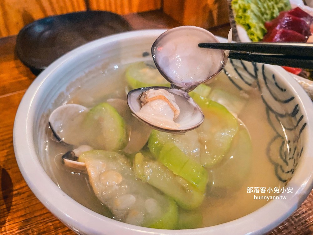 基隆【擇食居酒屋】巷弄內日式料理店，握壽司和烤雞翅每樣都好吃