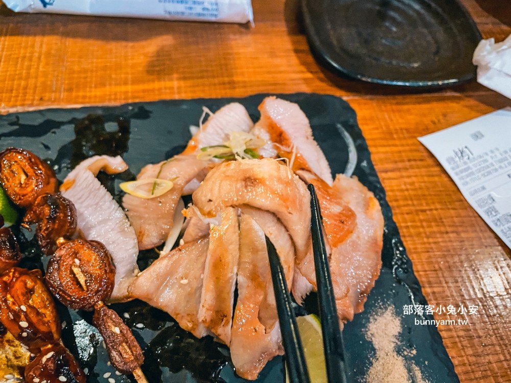 基隆【擇食居酒屋】巷弄內日式料理店，握壽司和烤雞翅每樣都好吃