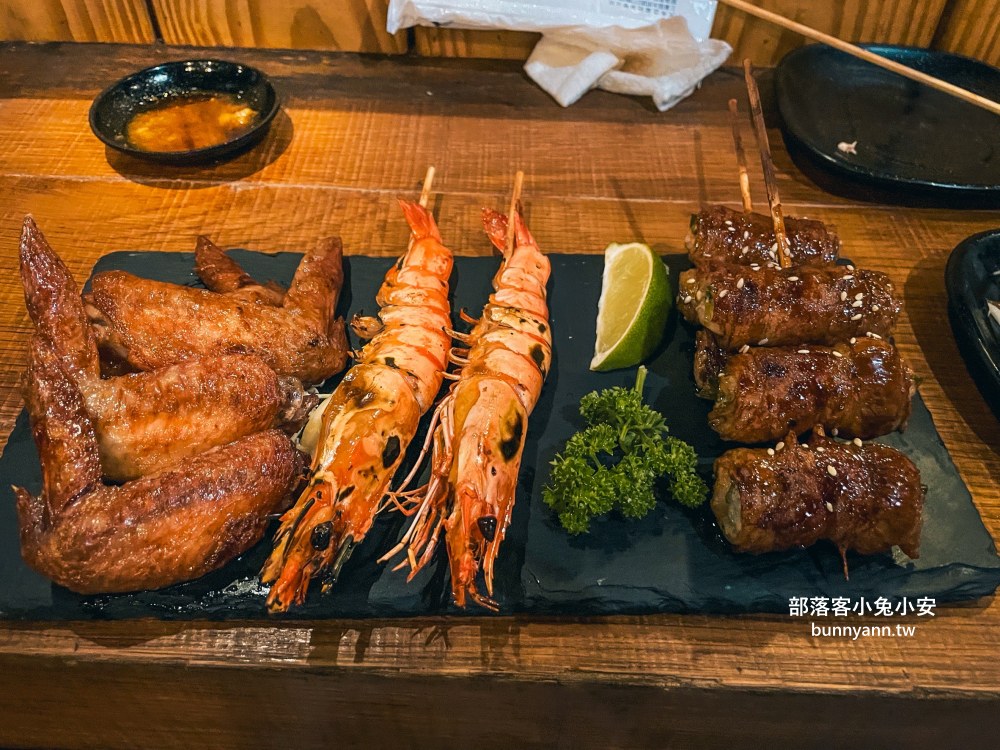 基隆【擇食居酒屋】巷弄內日式料理店，握壽司和烤雞翅每樣都好吃