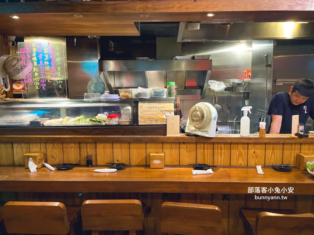 基隆【擇食居酒屋】巷弄內日式料理店，握壽司和烤雞翅每樣都好吃