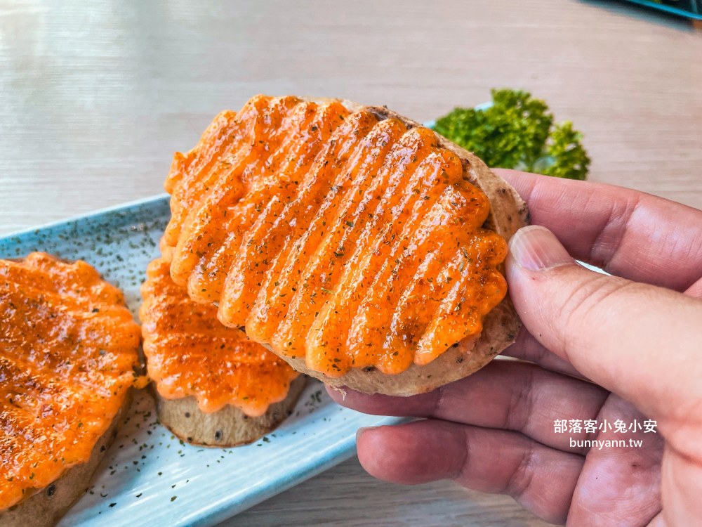 宜蘭「津吉餐酒館」營業到凌晨的餐酒館，滷肉飯、生蠔和海大蝦每樣都好吃