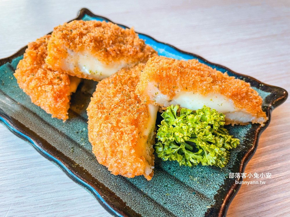 宜蘭「津吉餐酒館」營業到凌晨的餐酒館，滷肉飯、生蠔和海大蝦每樣都好吃