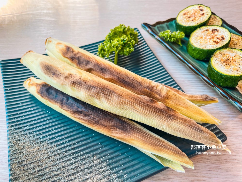 宜蘭「津吉餐酒館」營業到凌晨的餐酒館，滷肉飯、生蠔和海大蝦每樣都好吃
