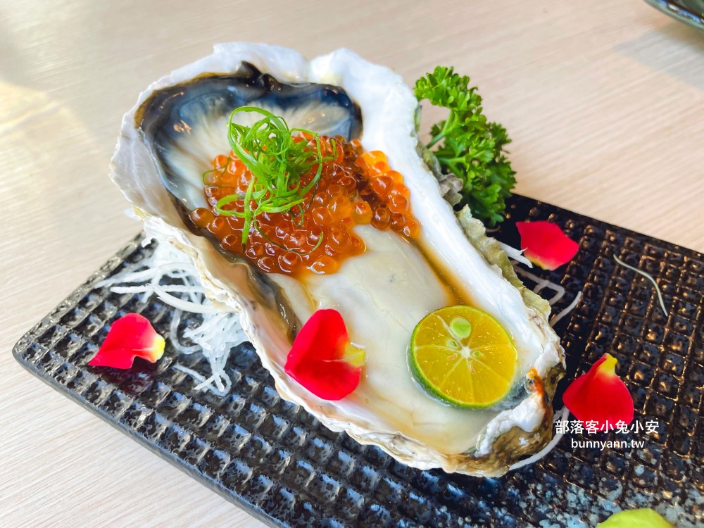 宜蘭「津吉餐酒館」營業到凌晨的餐酒館，滷肉飯、生蠔和海大蝦每樣都好吃