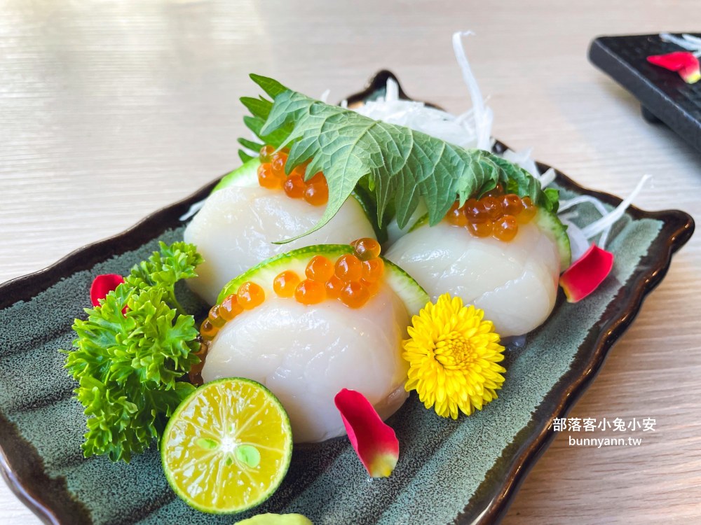 宜蘭「津吉餐酒館」營業到凌晨的餐酒館，滷肉飯、生蠔和海大蝦每樣都好吃