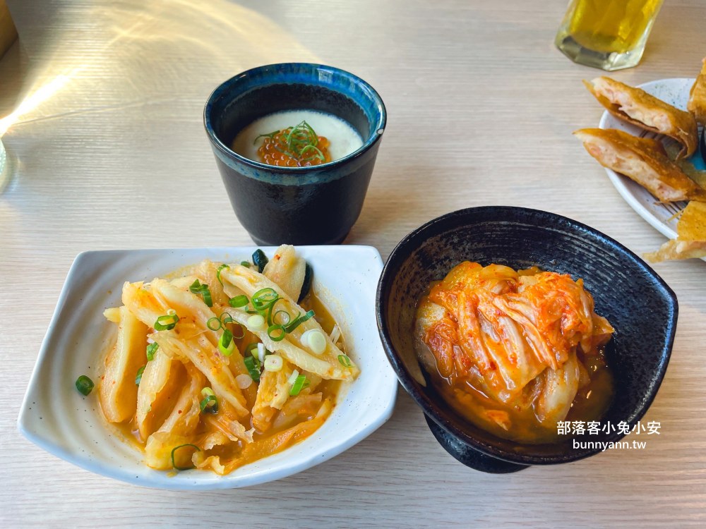宜蘭「津吉餐酒館」營業到凌晨的餐酒館，滷肉飯、生蠔和海大蝦每樣都好吃