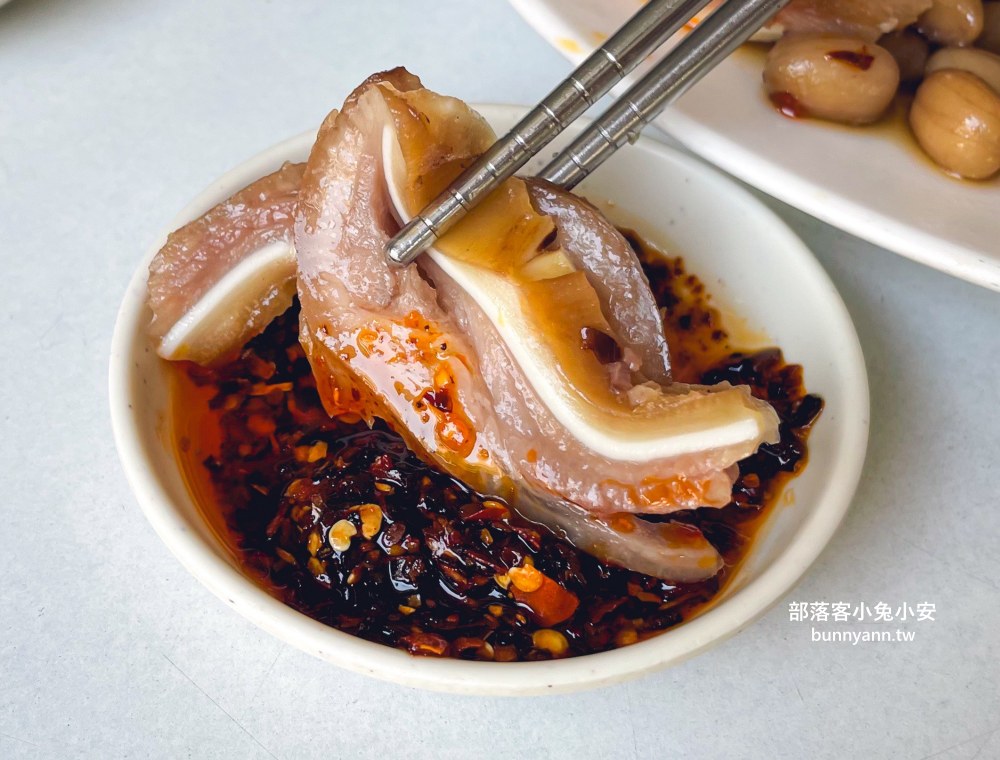 台中500碗名店(湖南味)，牛肉麵、陽春麵和滷味拼盤每樣都好吃